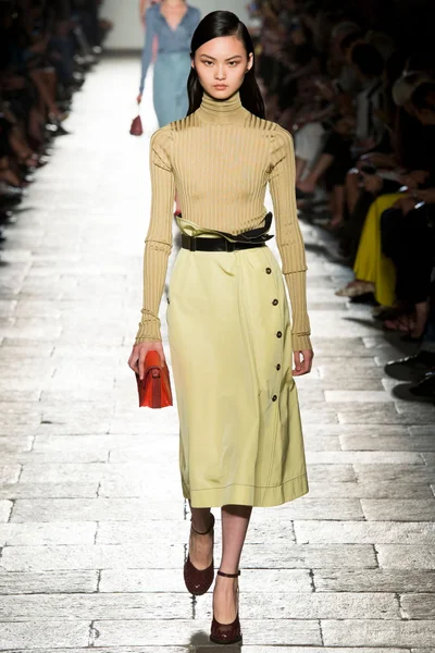 Look 74